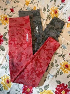 GYMSHARK ADAPT CAMO SEAMLESS LEGGING - SET OF 2 RED/GREEN - WOMENS SIZE M